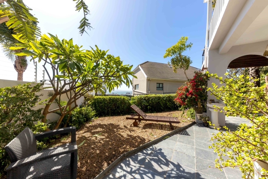 To Let 1 Bedroom Property for Rent in Green Point Western Cape